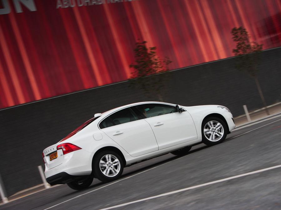  Volvo S60 D3 2010 года  (UK) (фото 20 из 27)